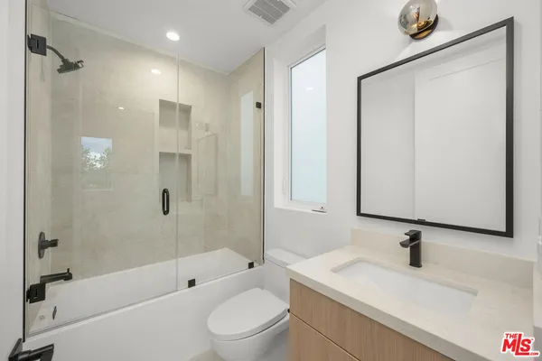 $5,250 | 5248 Auckland Avenue, North Hollywood, CA 91601