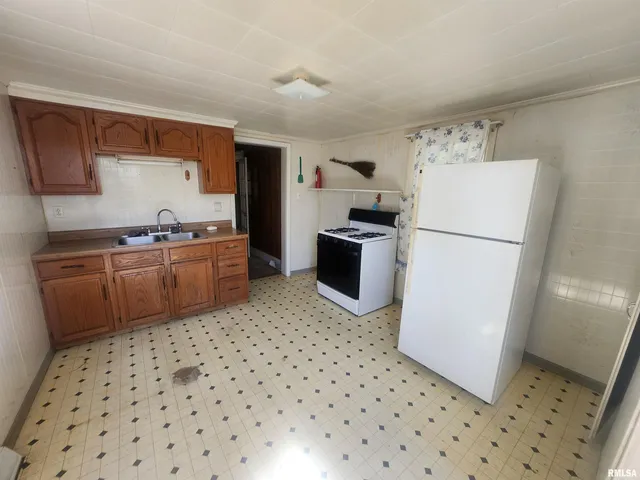 $34,900 | 718 West Water Street, Pinckneyville, IL 62274