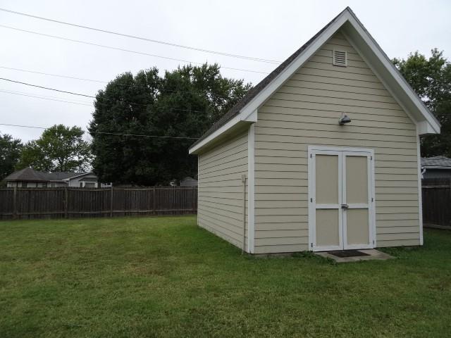 804 North Gregory Boulevard Butler, MO 64730 - Photo 38 of 43