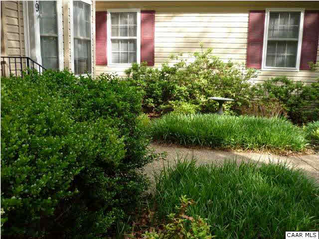 49 Hardwood Road Palmyra, VA 22963 - Photo 35 of 41 There are attractive front gardens ..