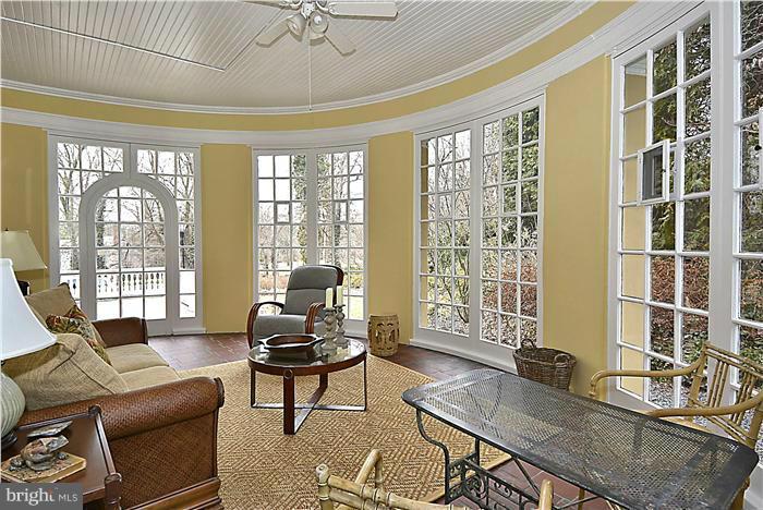 12 East Bishops Road Baltimore, MD 21218 - Photo 12 of 30 Sun Room