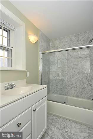 12 East Bishops Road Baltimore, MD 21218 - Photo 20 of 30 Bath