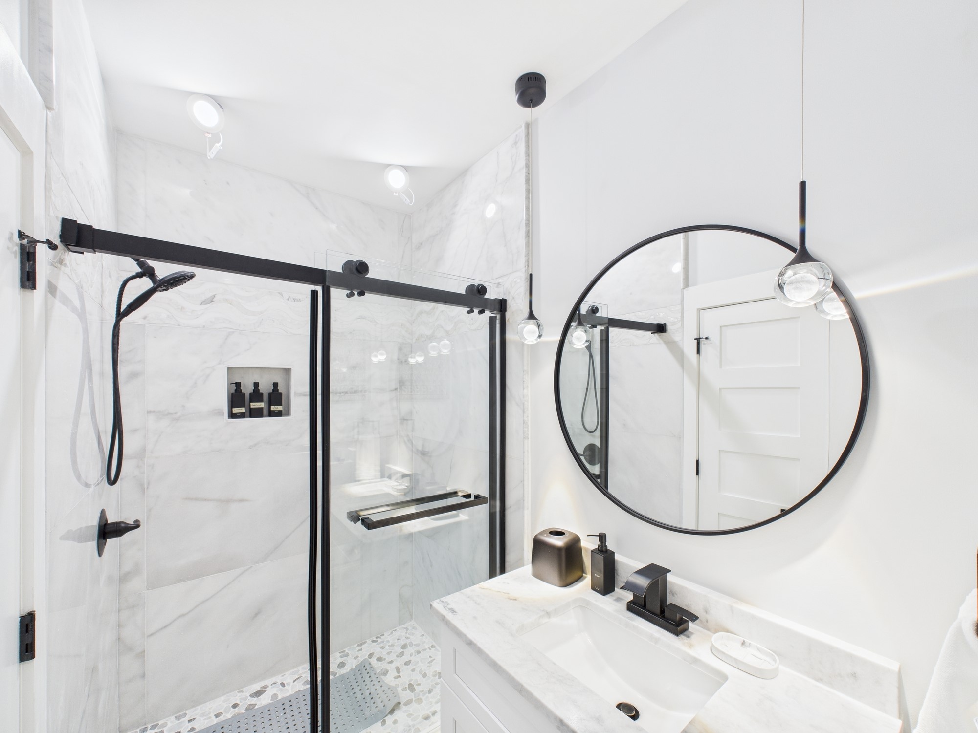 5430 Havenwoods Drive Houston, TX 77066 - Photo 18 of 50 a bathroom with a sink and a mirror