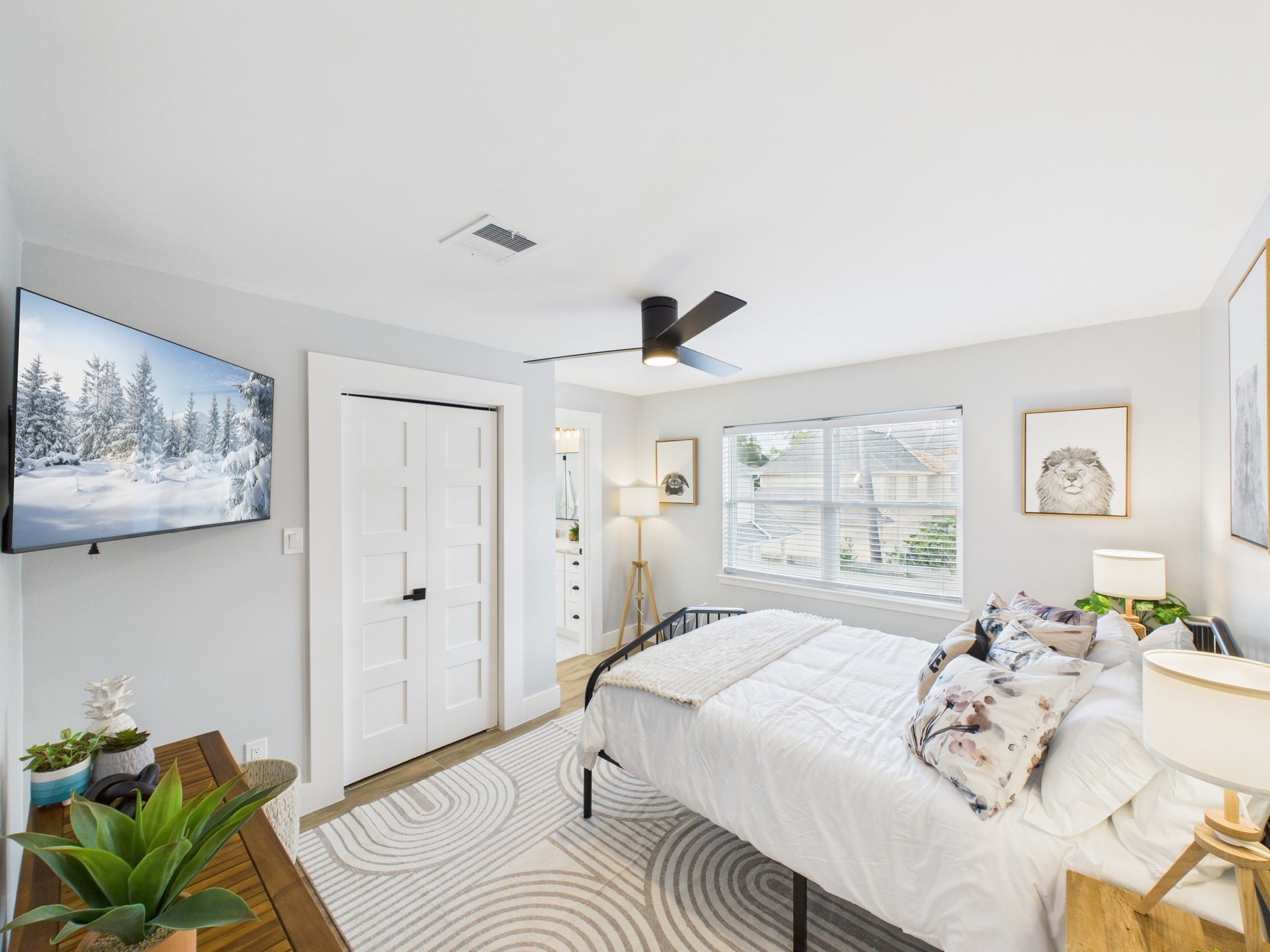 5430 Havenwoods Drive Houston, TX 77066 - Photo 29 of 50 a bedroom with a bed and a painting on the wall