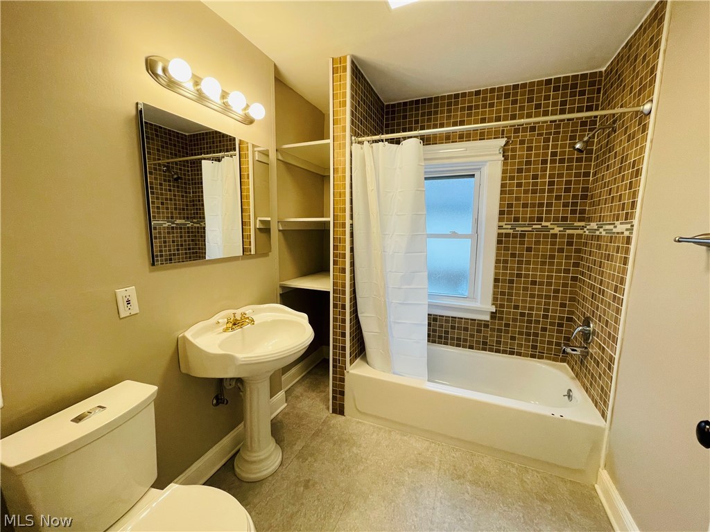 4395 Elmwood Road Cleveland, OH 44121 - Photo 14 of 26