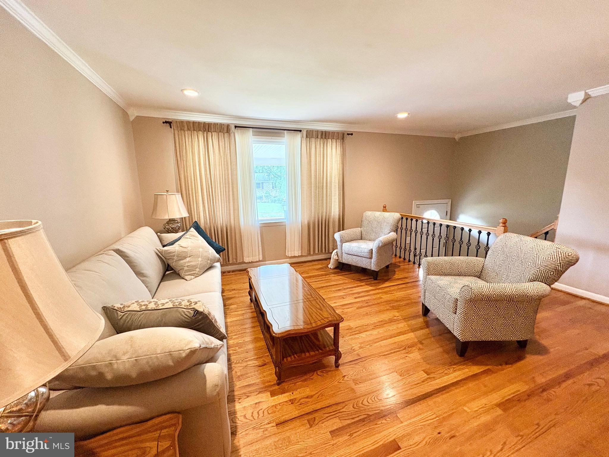 5904 Spell Road Clinton, MD 20735 - Photo 5 of 16 Living Room
