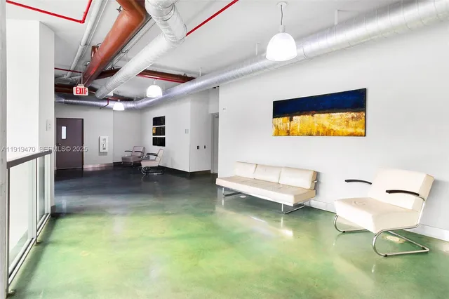 a view of a livingroom with furniture and a ceiling fan