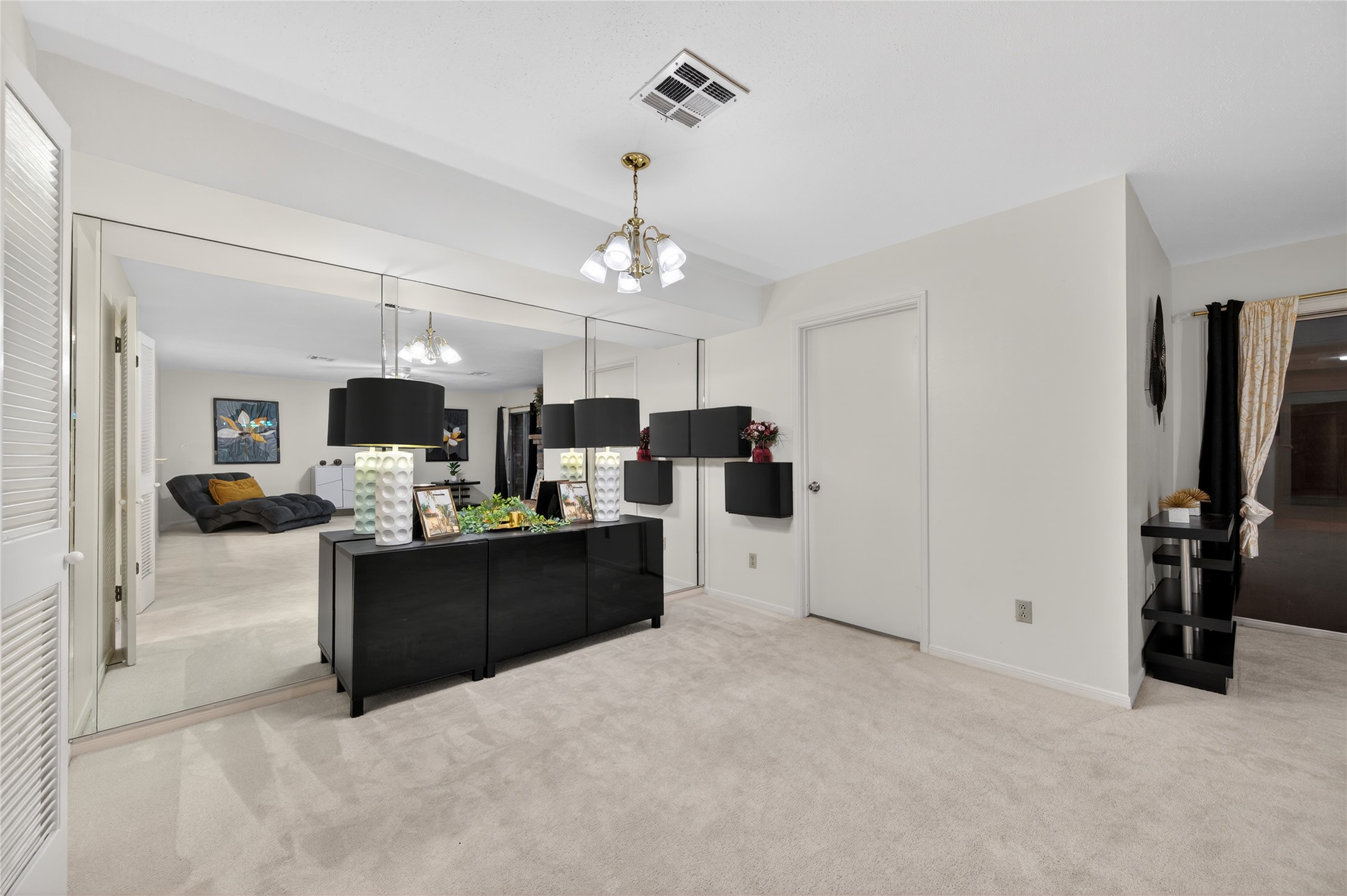 14724 Perthshire Road, Unit F Houston, TX 77079 - Photo 16 of 33 Gallery Image 16