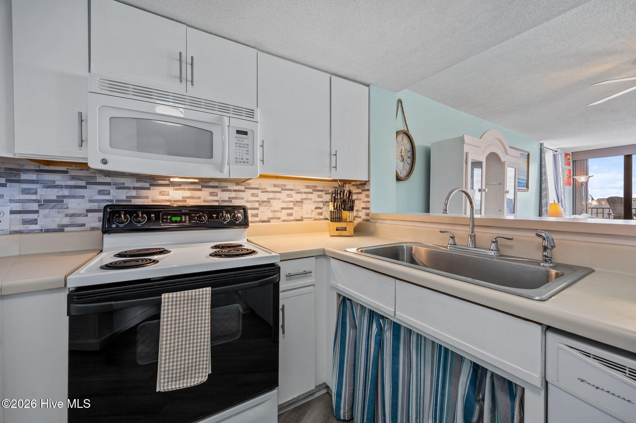 1400 East Fort Macon Road, Unit 410 Atlantic Beach, NC 28512 - Photo 9 of 43 24-web-or-mls-IMG_0065