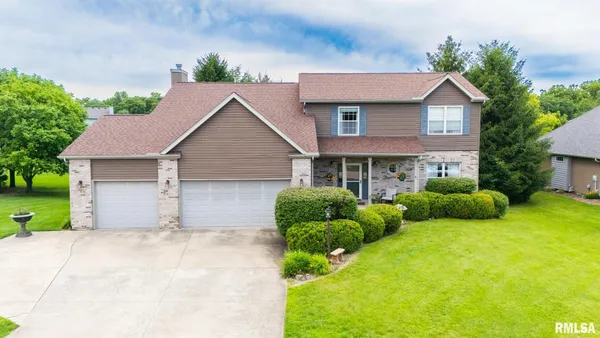 $475,000 | 510 Mayfair Court, Germantown Hills, IL 61548