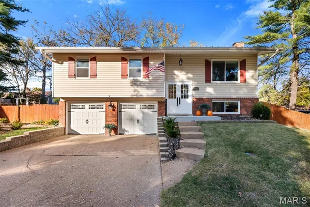 $329,000 | 407 Tulsa Avenue, Ballwin, MO 63021