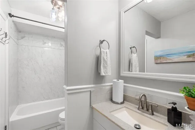 $329,000 | 407 Tulsa Avenue, Ballwin, MO 63021