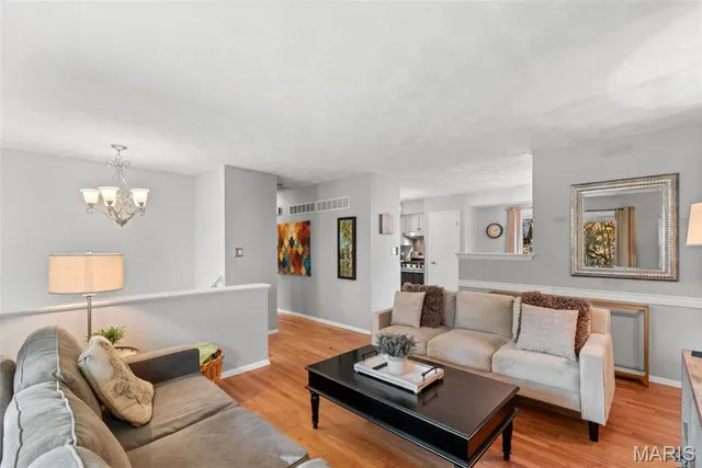 $329,000 | 407 Tulsa Avenue, Ballwin, MO 63021