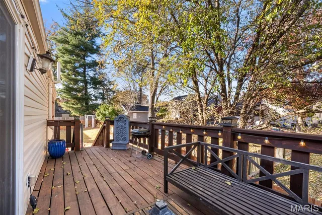 $329,000 | 407 Tulsa Avenue, Ballwin, MO 63021