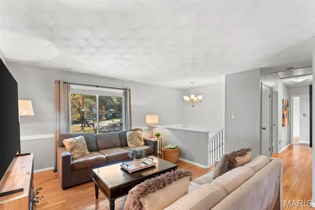 $329,000 | 407 Tulsa Avenue, Ballwin, MO 63021