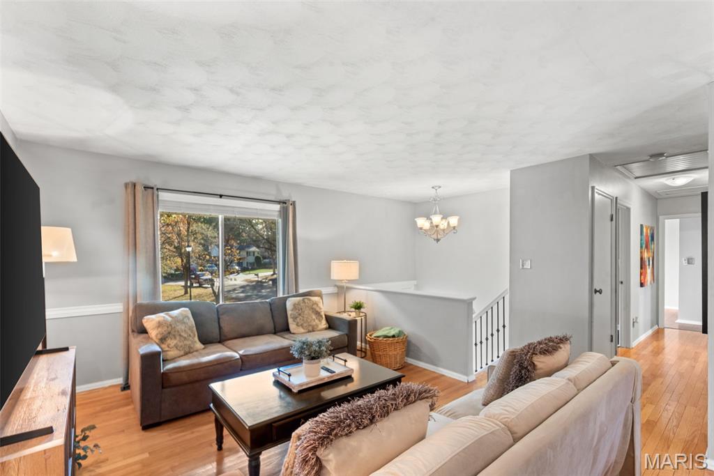 407 Tulsa Avenue Ballwin, MO 63021 - Photo 3 of 29