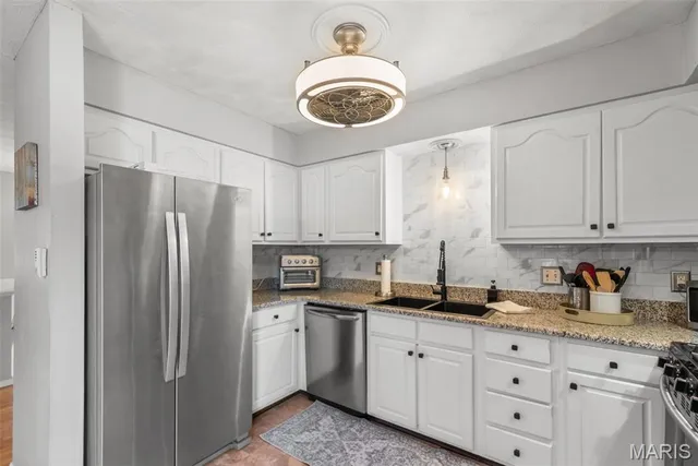 $329,000 | 407 Tulsa Avenue, Ballwin, MO 63021