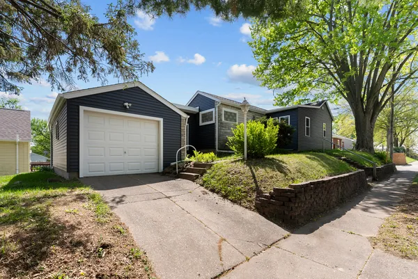 $139,900 | 3724 North Sturdevant Street, Davenport, IA 52806