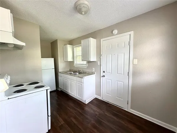 $1,000 | 6363 Hollis Avenue, Dallas, TX 75227