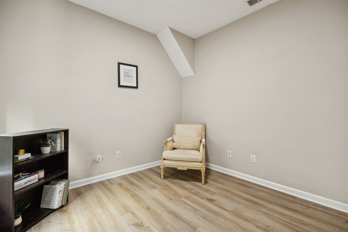 86126 Remsenburg Drive Fernandina Beach, FL 32034 - Photo 16 of 54 a chair and a table in a room