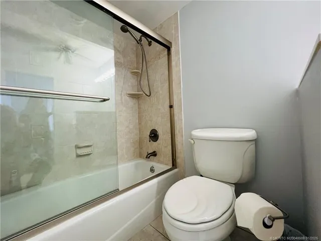 a view of utility room