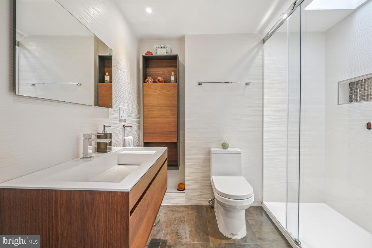 1080 Wisconsin Avenue Northwest, Unit 3002 Washington, DC 20007 - Photo 24 of 38 a bathroom with a toilet a sink and a bathtub
