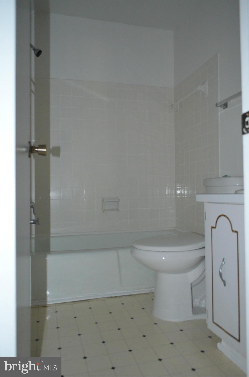 20 Ramsdell Court Gaithersburg, MD 20878 - Photo 18 of 21 Full Bath on 2nd floor