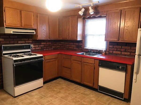 109 El Paso Street Springfield, MA 01104 - Photo 3 of 18 Gallery Image 3