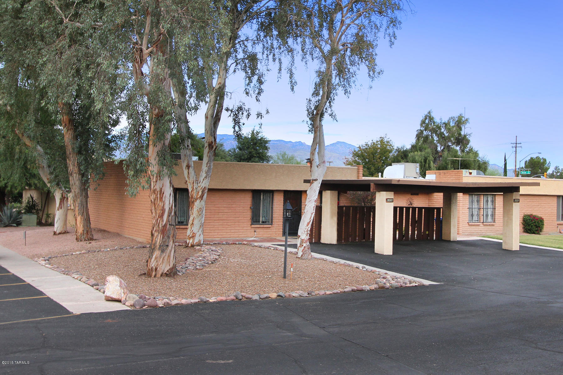 Beautiful End Unit Town Home