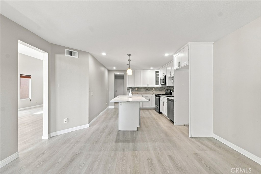 811 Ranch Vista Road Corona, CA 92879 - Photo 4 of 34 Gallery Image 4