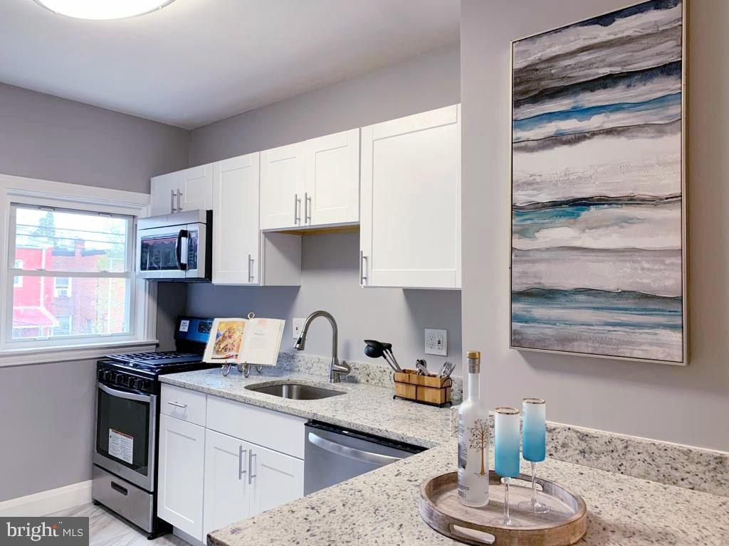4018 Woodridge Road Baltimore, MD 21229 - Photo 6 of 7 Kitchen