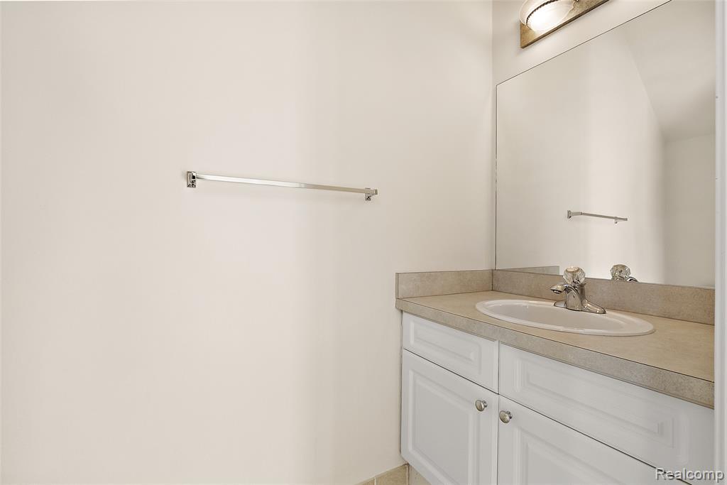 13 North Squirrel Road Auburn Hills, MI 48326 - Photo 30 of 63