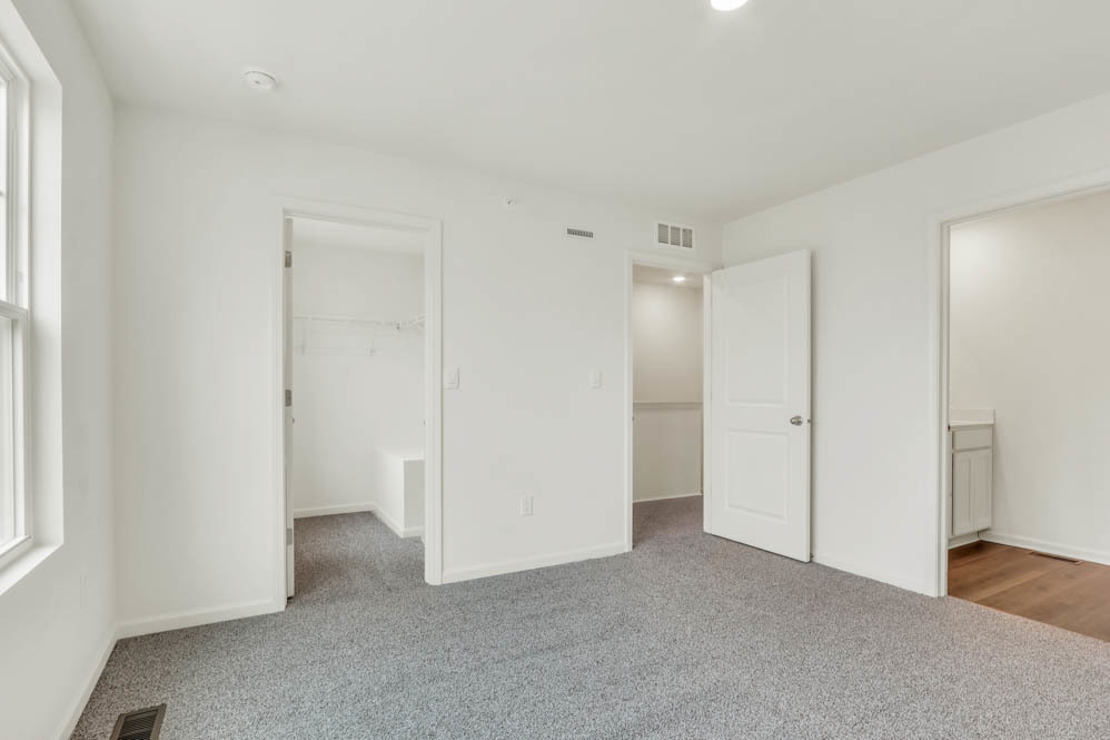 585 Yosemite Way Mundelein, IL 60060 - Photo 15 of 59 a view of an empty room