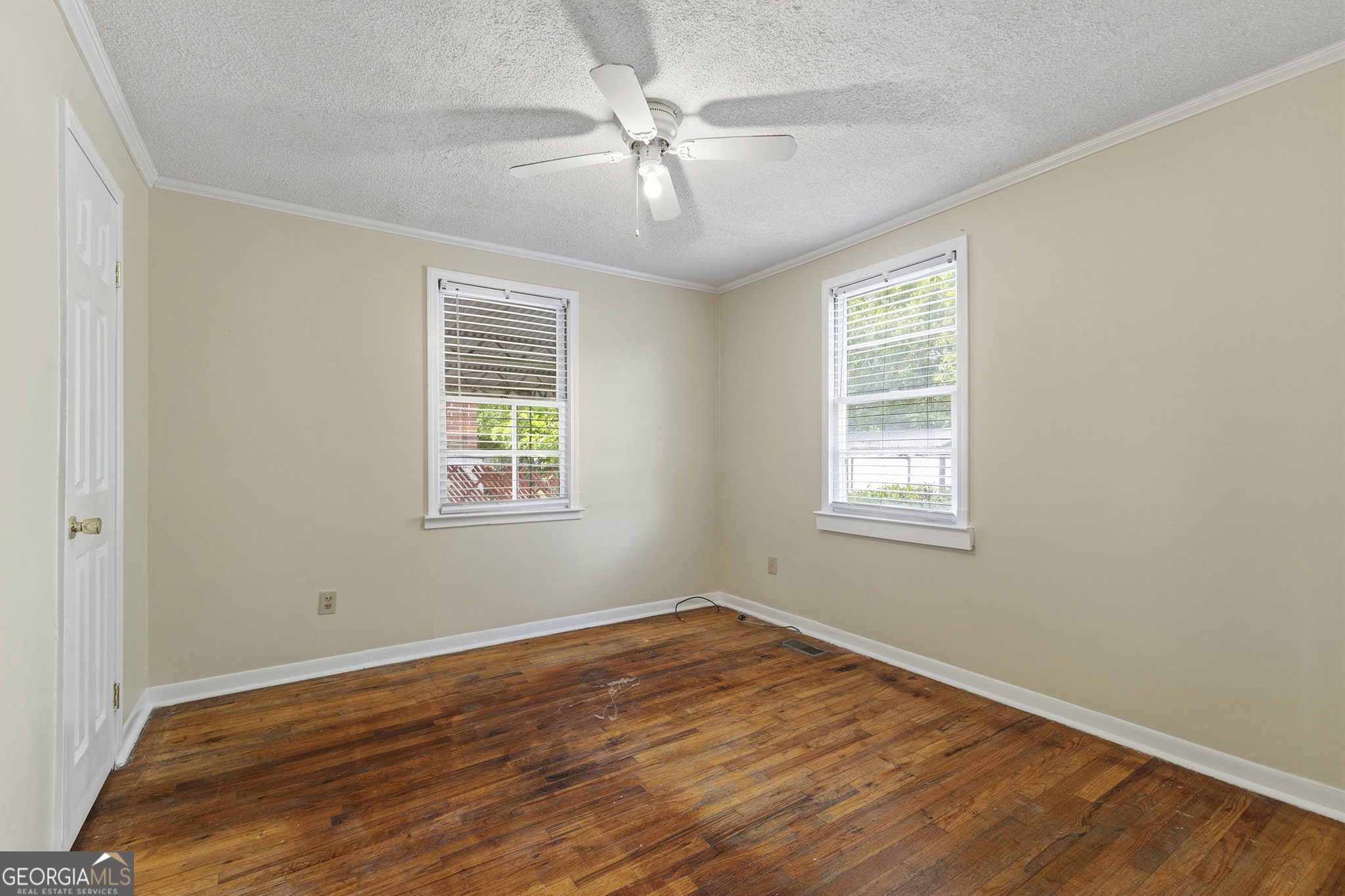 701 Grayson Avenue Macon, GA 31204 - Photo 11 of 17 a view of an empty room with wooden floor and a window
