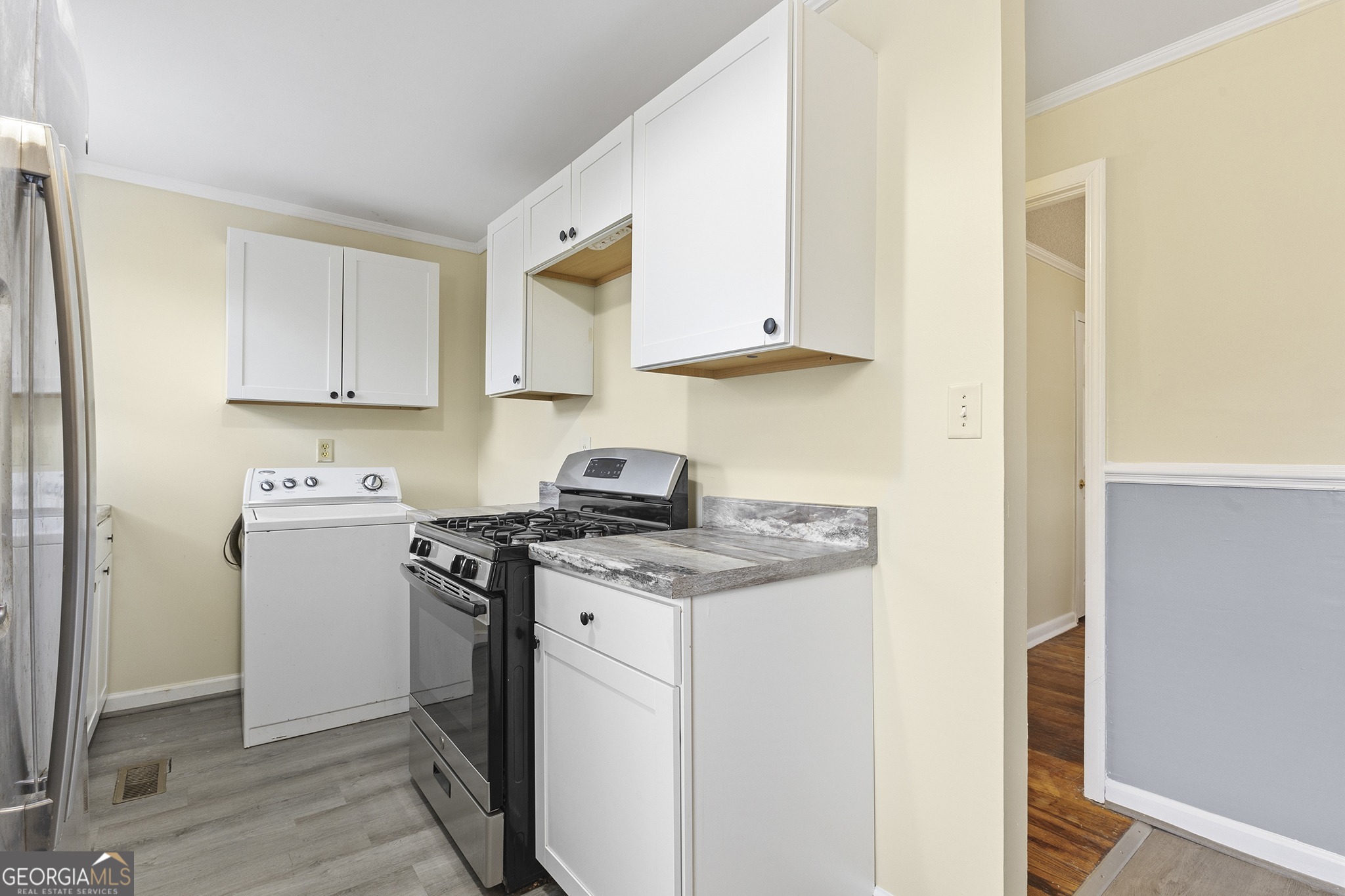 701 Grayson Avenue Macon, GA 31204 - Photo 13 of 17 a view of a kitchen with stove top oven