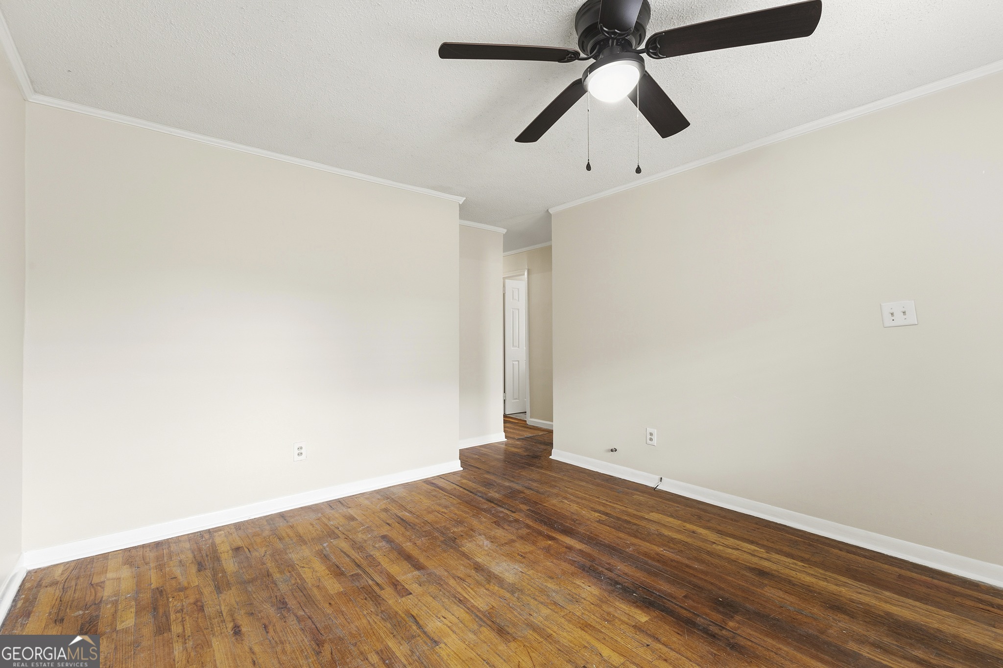 701 Grayson Avenue Macon, GA 31204 - Photo 6 of 17 an empty room with wooden floor and windows