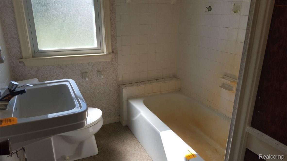 7035 South Brockway Road Yale, MI 48097 - Photo 7 of 15 20160914_121234 - Copy (2).jpg