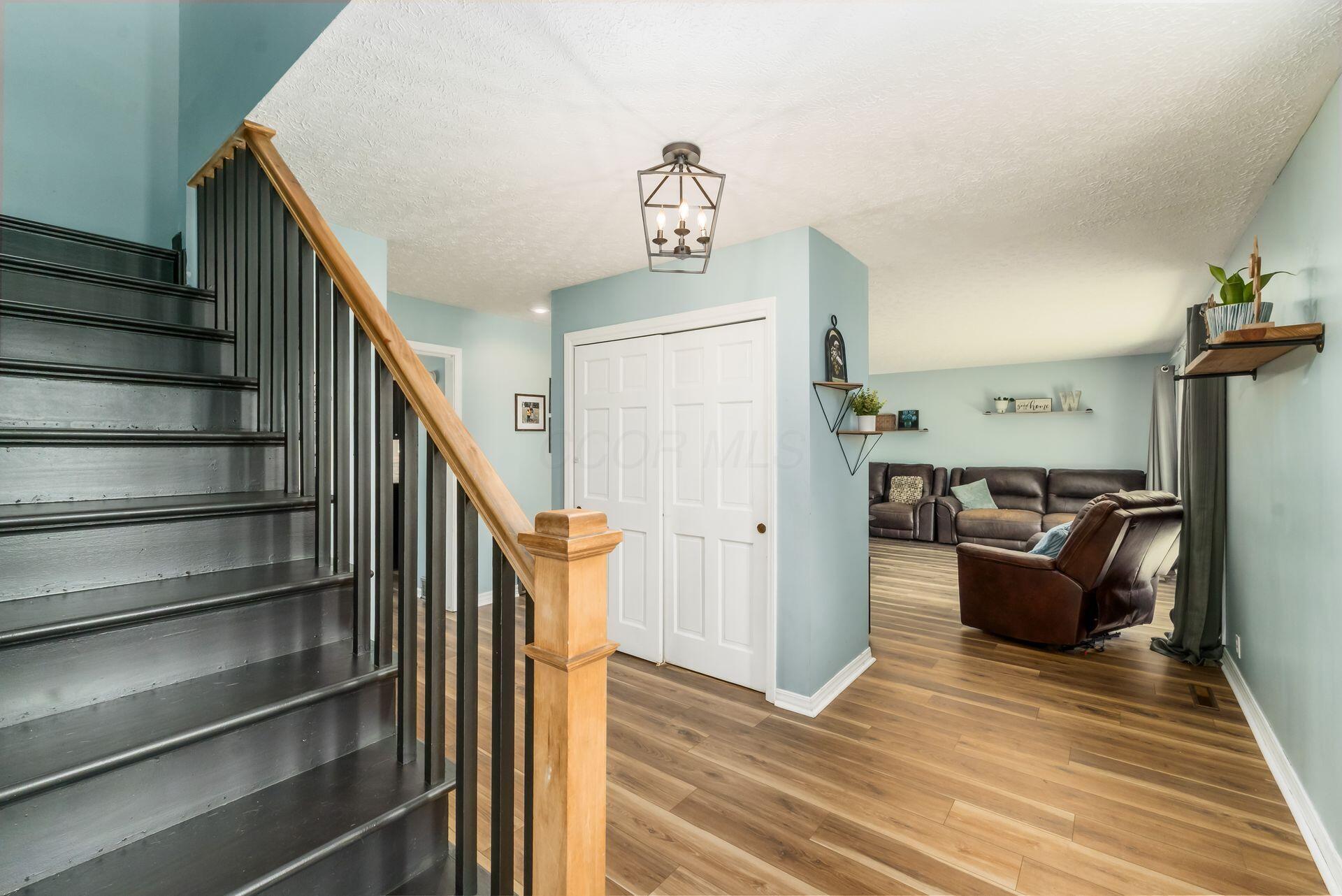 562 Mapleview Lane Circleville, OH 43113 - Photo 5 of 31 005_ - 562 Mapleview Ln - 022
