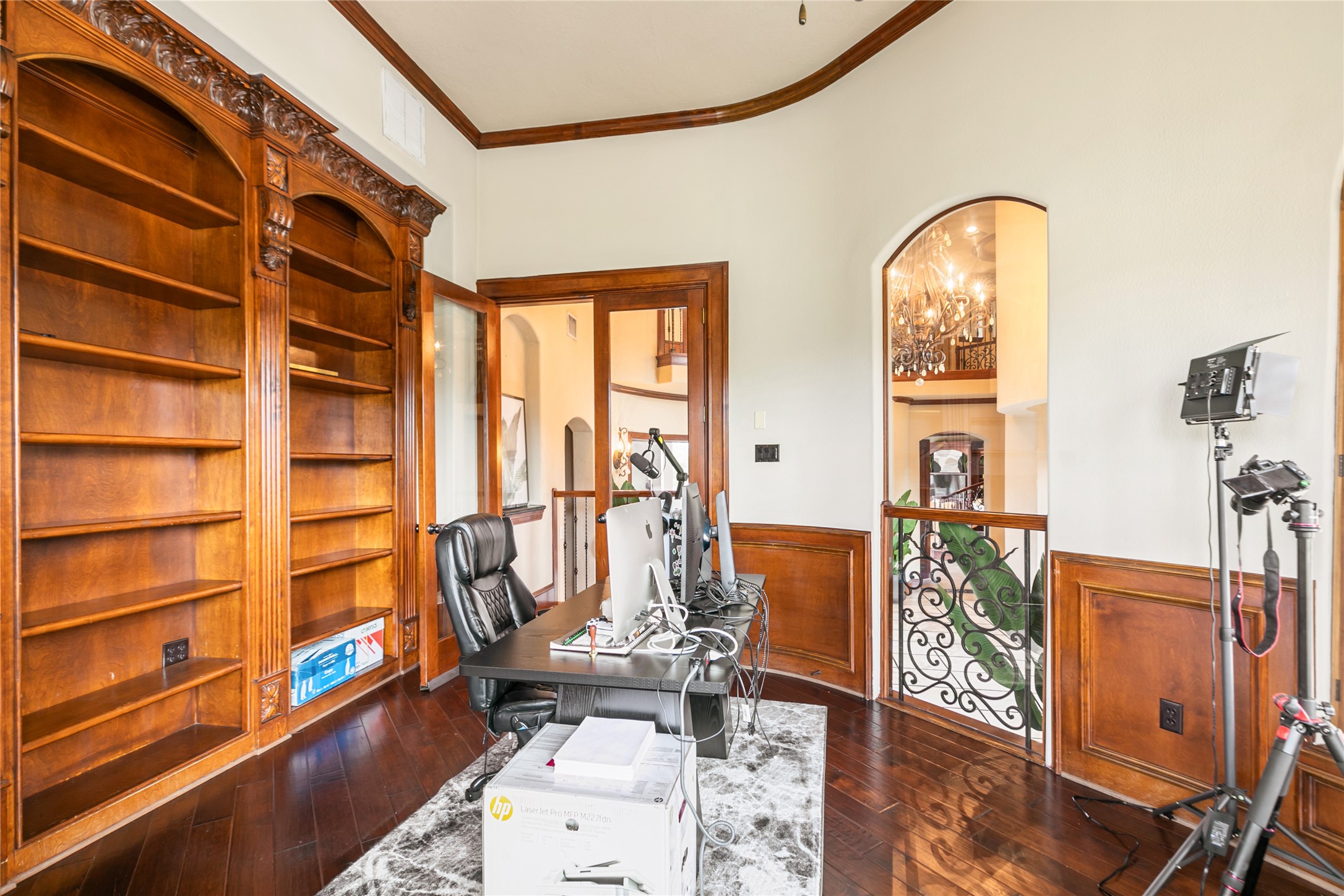 22 Post Shadow Estate Drive Spring, TX 77389 - Photo 21 of 50 Rich wood flooring, wainscoting and built-in bookshelves create a beautiful work area.