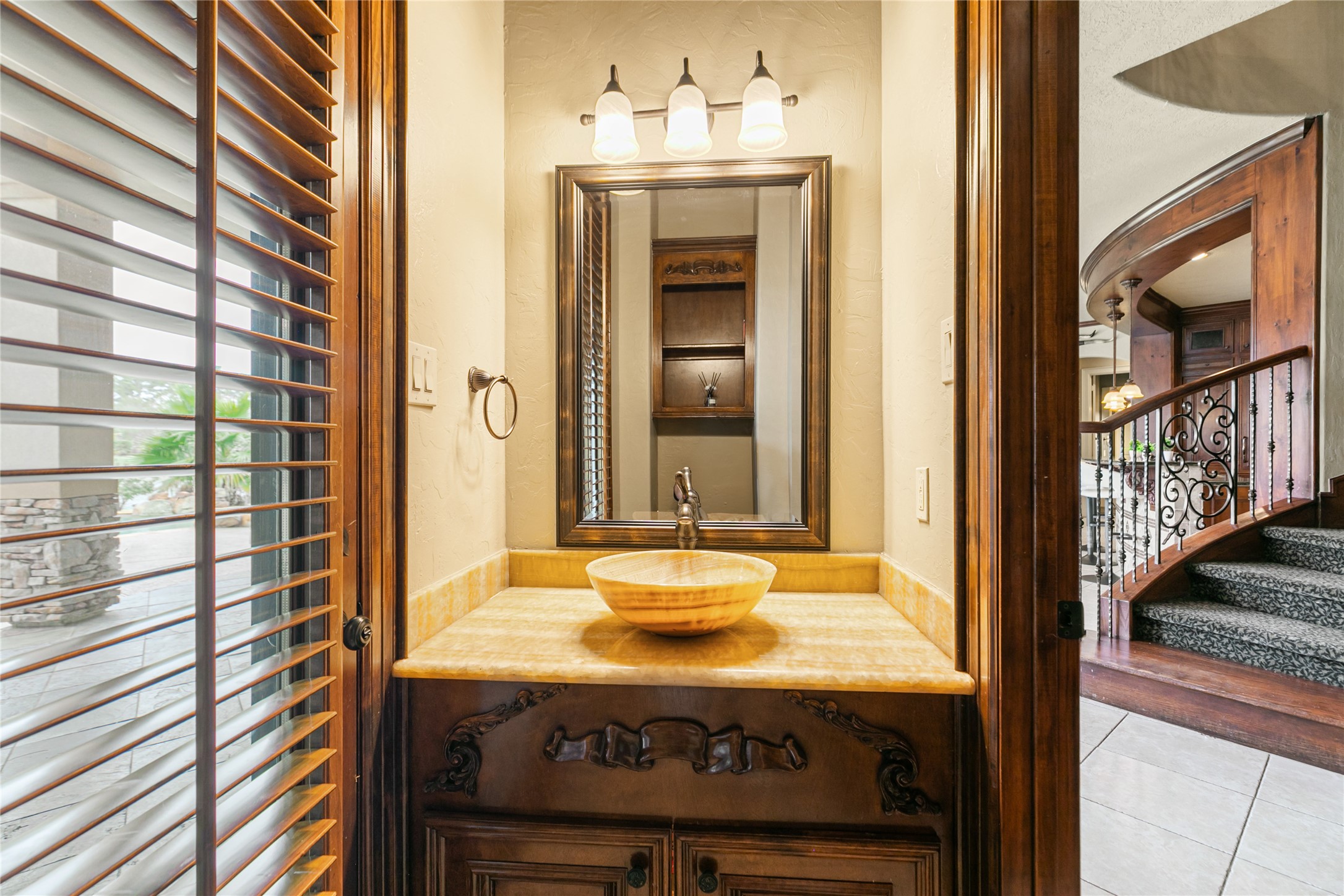 22 Post Shadow Estate Drive Spring, TX 77389 - Photo 23 of 50 Attractive half bath with easy access to back patio/pool.