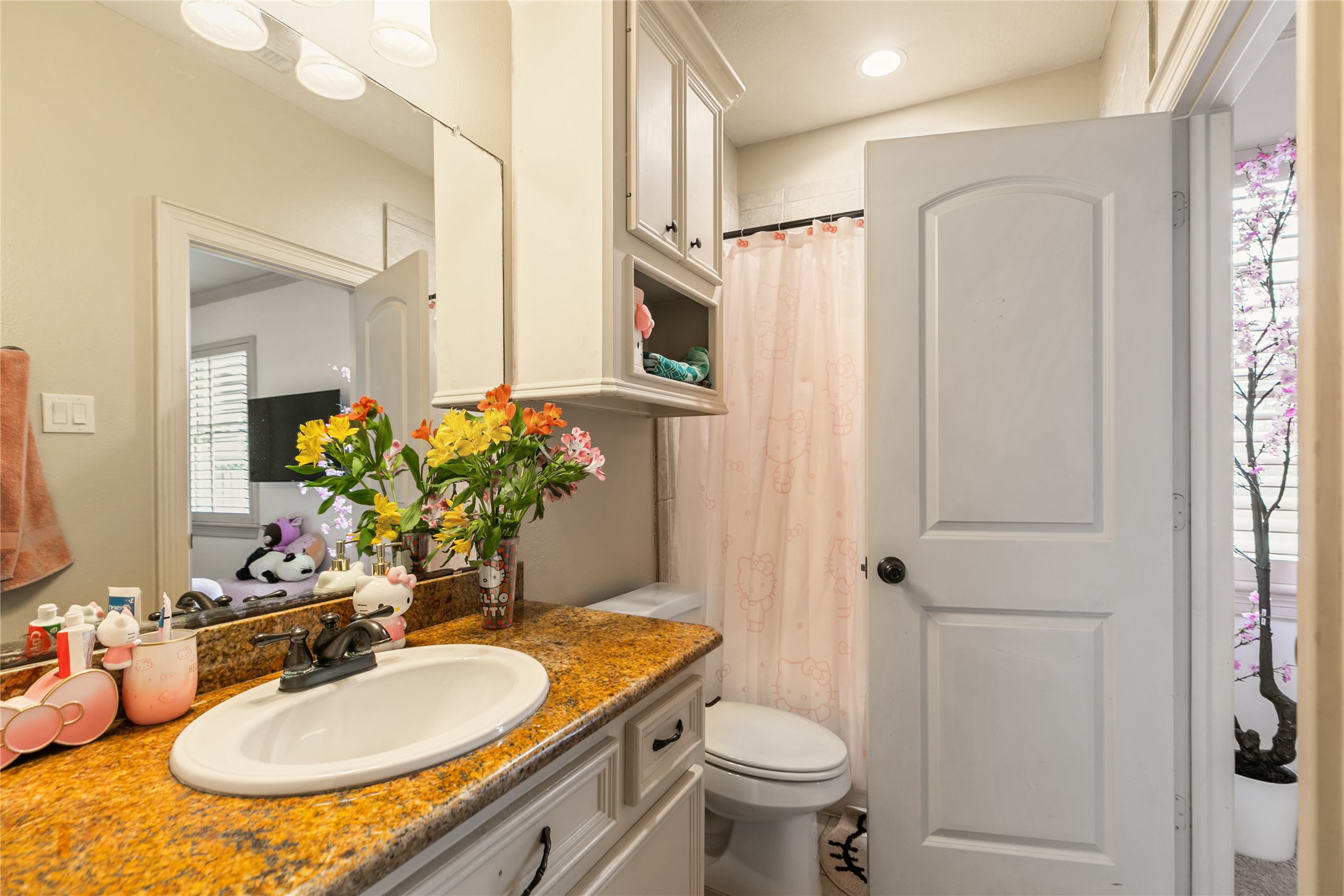 22 Post Shadow Estate Drive Spring, TX 77389 - Photo 45 of 50 Upstairs secondary bathroom with granite counter.