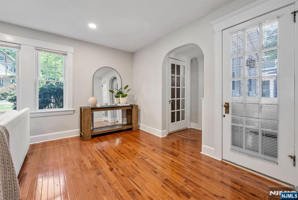 552 Hillcrest Road Ridgewood, NJ 07450 - Photo 2 of 26