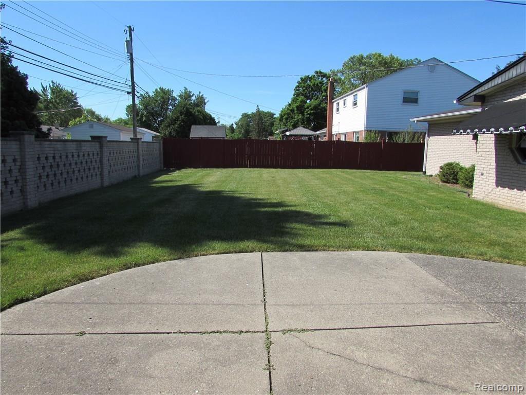 15325 Reeck Road Southgate, MI 48195 - Photo 9 of 34 IMG_1250.JPG