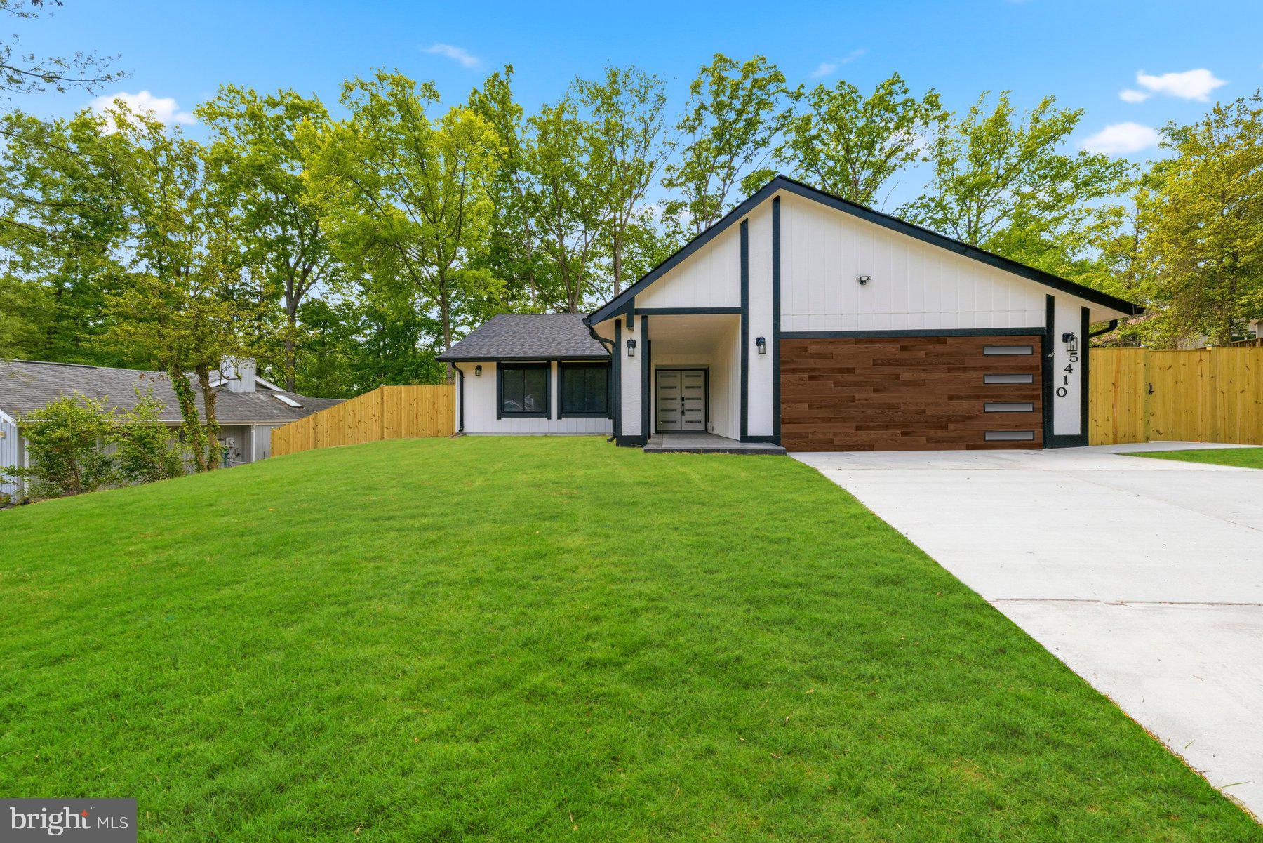 5410 Aylor Road Fairfax, VA 22032 - Photo 2 of 34 Virtual photo of the new garage door ordered