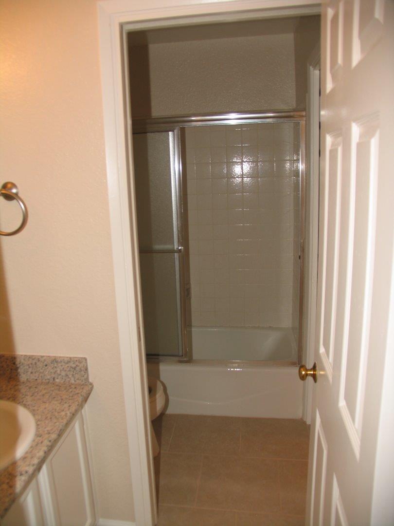 1555 Hecker Pass Road, Unit C102 Gilroy, CA 95020 - Photo 6 of 33 Gallery Image 6