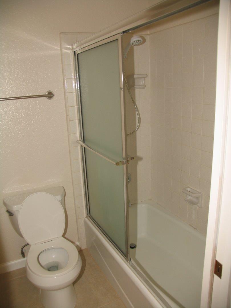 1555 Hecker Pass Road, Unit C102 Gilroy, CA 95020 - Photo 8 of 33 Gallery Image 8