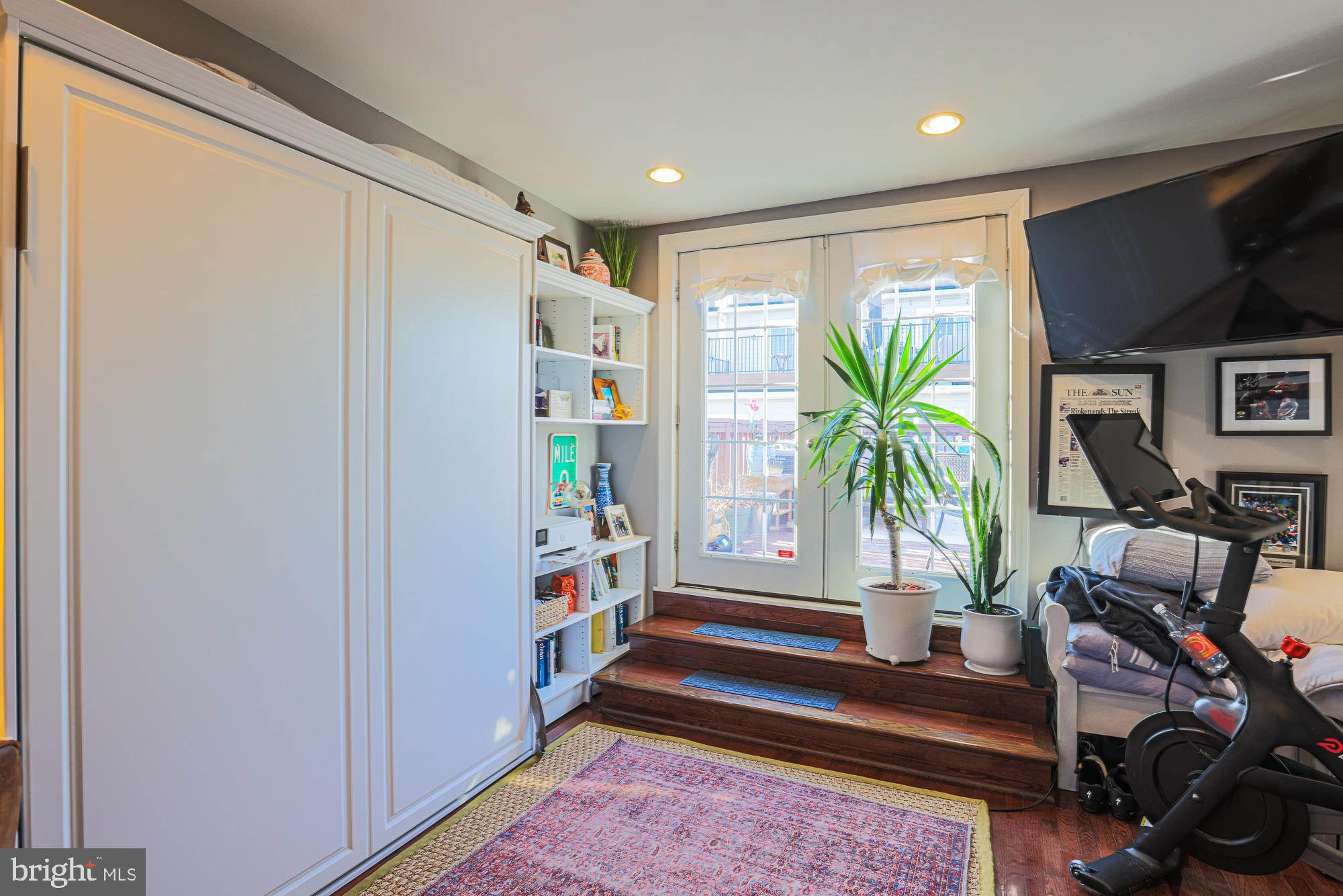 1446 Hull Street Baltimore, MD 21230 - Photo 45 of 54 a livingroom with furniture and a potted plant