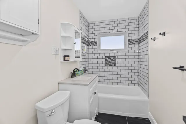 $690,000 | 537 County Line Road, Highland Park, IL 60035