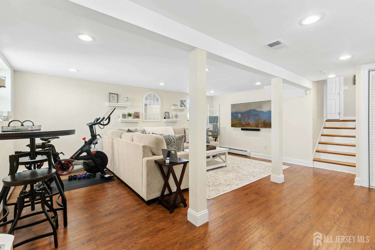 16 Neptune Place Colonia, NJ 07067 - Photo 24 of 34