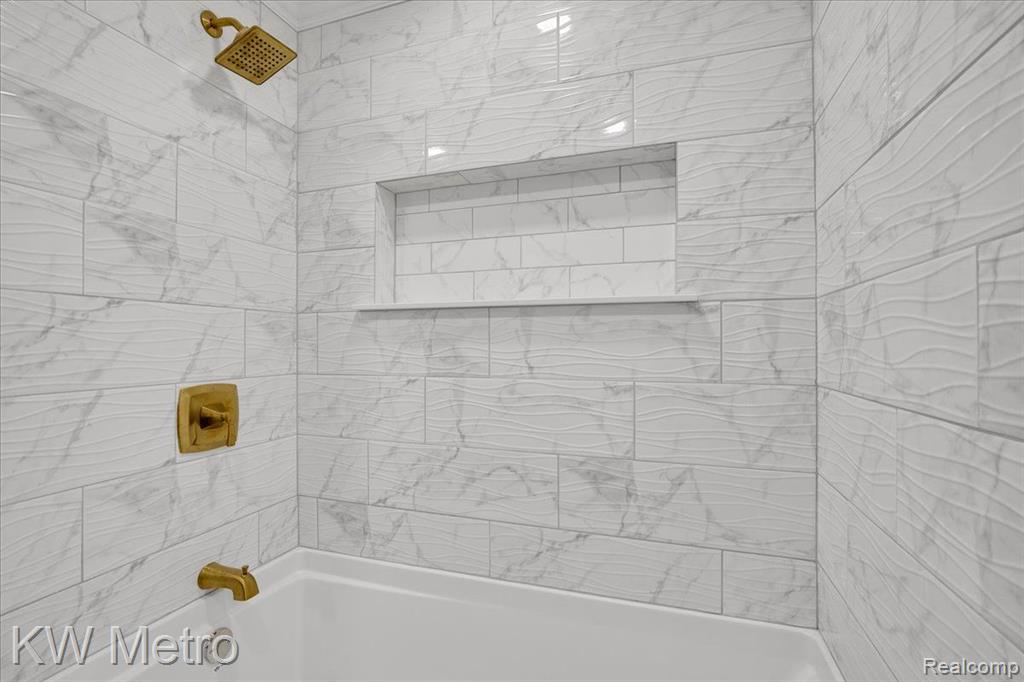 29270 Rambling Road Southfield, MI 48076 - Photo 10 of 33